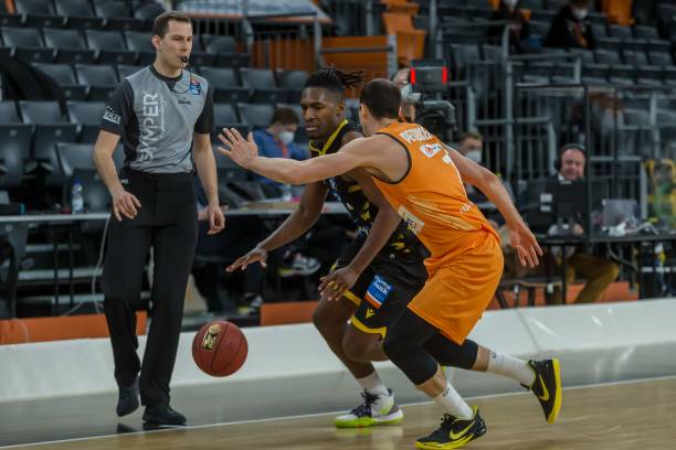 左截锋在N 左截锋在N