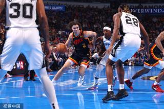 轻球员顶上 轻球员顶上